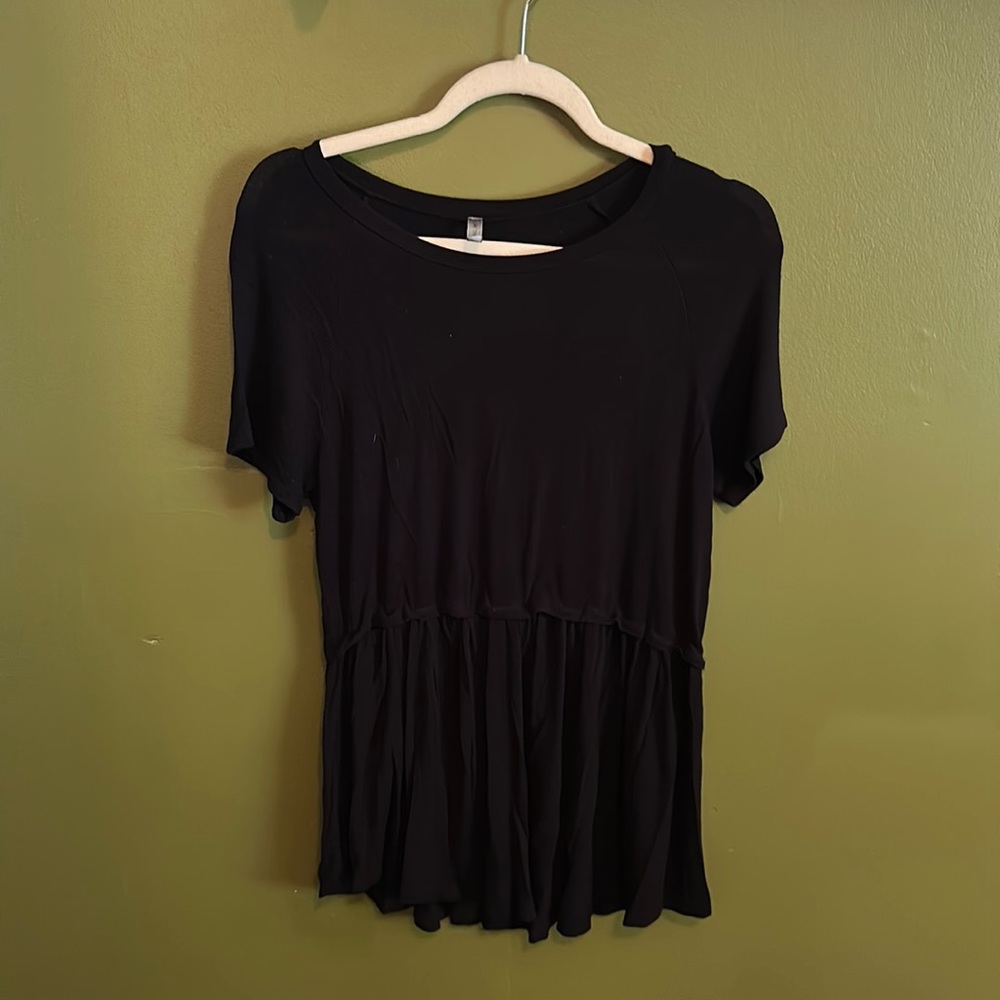 Acting Pro black peplum flowy top size S
